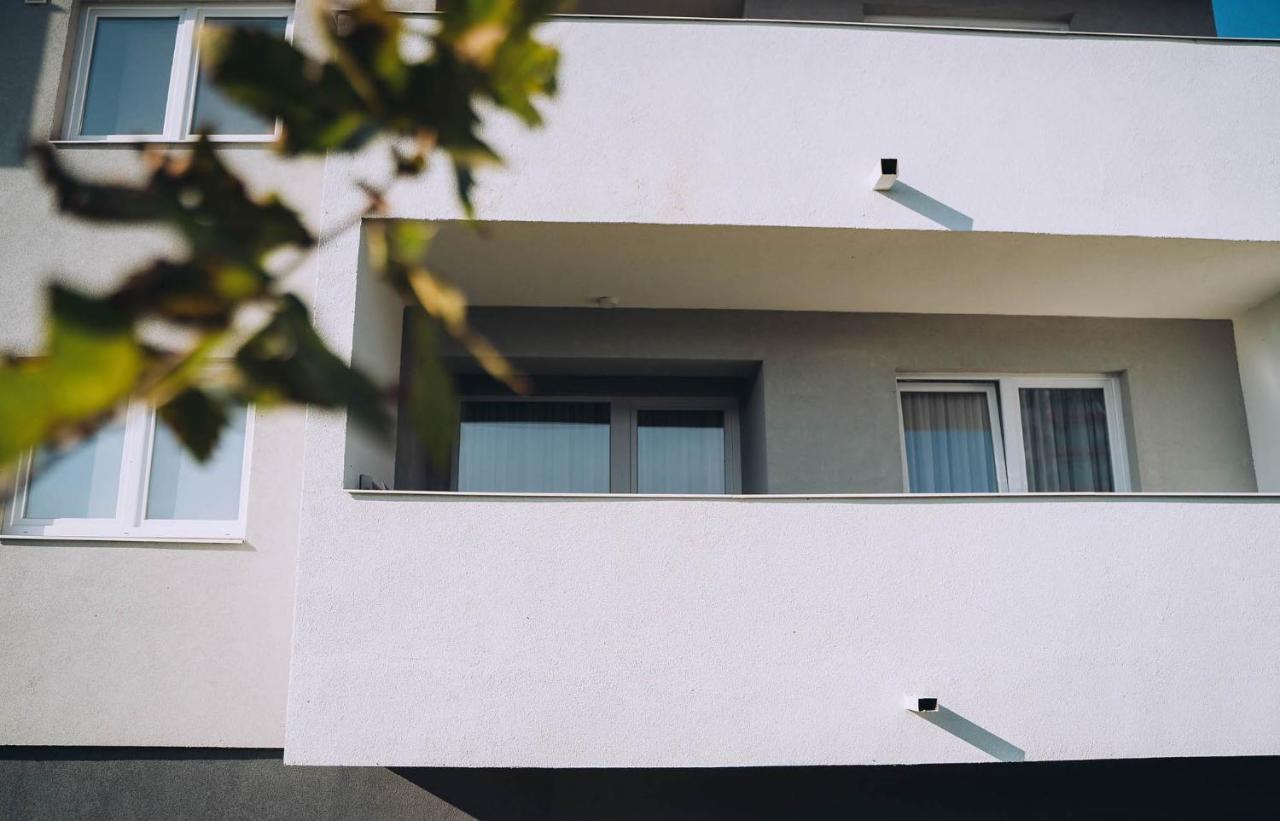 Flamingo Suites Oradea Exterior photo